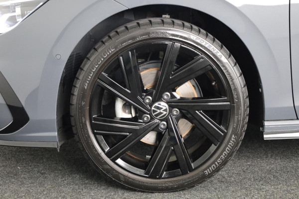 Volkswagen Golf 1.5 eTSI R-Line DSG (Automaat) | Verlengde garantie | Panorama dak | Harman Kardon | Head Up Display | Matrix koplampen | Standkachel |