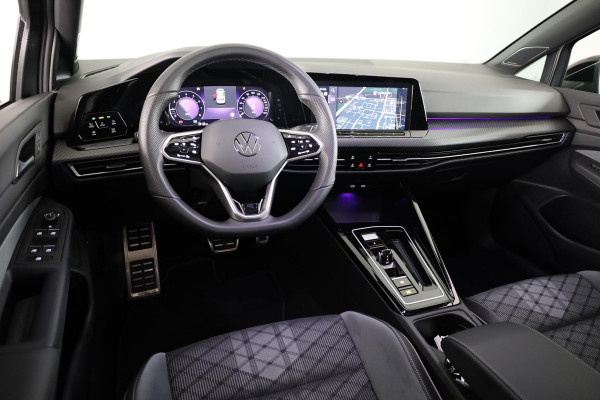 Volkswagen Golf 1.5 eTSI R-Line DSG (Automaat) | Verlengde garantie | Panorama dak | Harman Kardon | Head Up Display | Matrix koplampen | Standkachel |