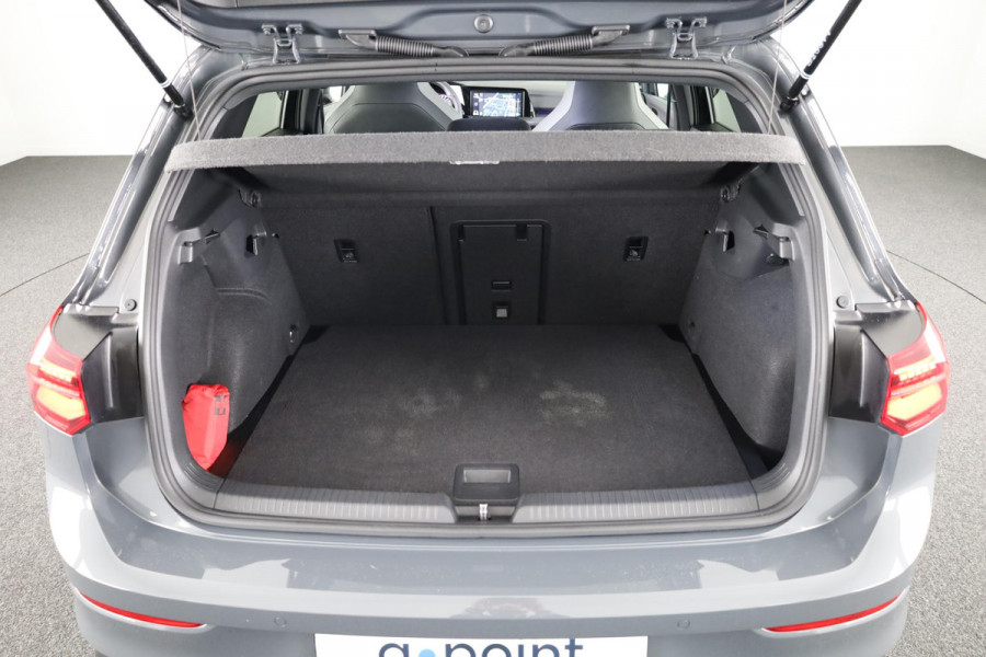 Volkswagen Golf 1.5 eTSI R-Line DSG (Automaat) | Verlengde garantie | Panorama dak | Harman Kardon | Head Up Display | Matrix koplampen | Standkachel |