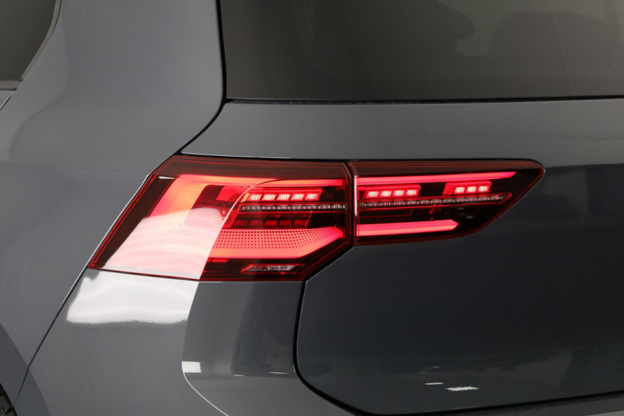 Volkswagen Golf 1.5 eTSI R-Line DSG (Automaat) | Verlengde garantie | Panorama dak | Harman Kardon | Head Up Display | Matrix koplampen | Standkachel |