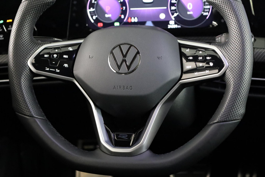 Volkswagen Golf 1.5 eTSI R-Line DSG (Automaat) | Verlengde garantie | Panorama dak | Harman Kardon | Head Up Display | Matrix koplampen | Standkachel |