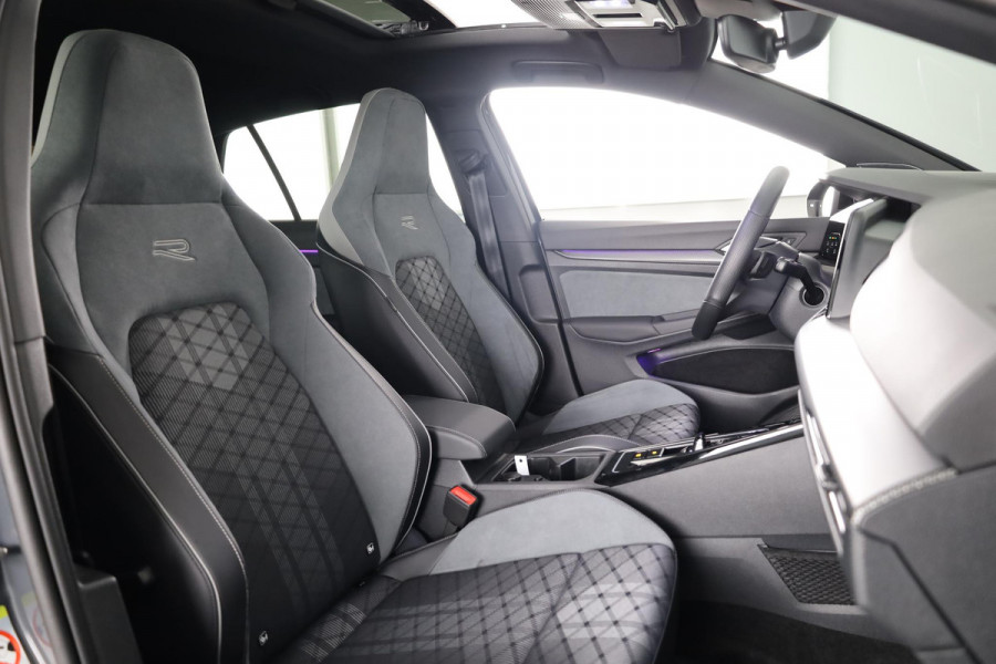 Volkswagen Golf 1.5 eTSI R-Line DSG (Automaat) | Verlengde garantie | Panorama dak | Harman Kardon | Head Up Display | Matrix koplampen | Standkachel |