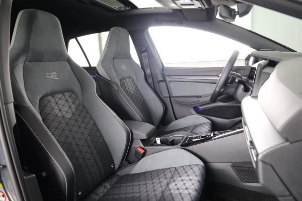 Volkswagen Golf 1.5 eTSI R-Line DSG (Automaat) | Verlengde garantie | Panorama dak | Harman Kardon | Head Up Display | Matrix koplampen | Standkachel |