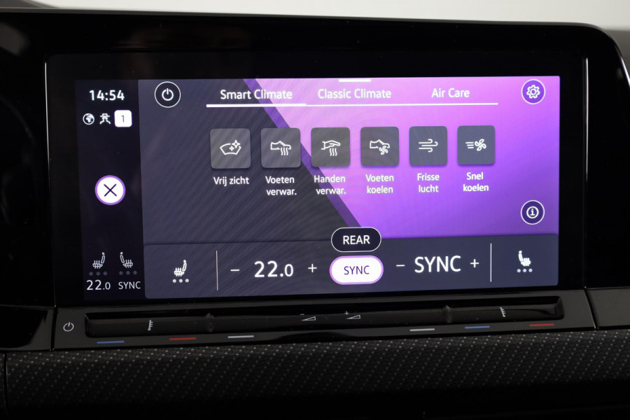 Volkswagen Golf 1.5 eTSI R-Line DSG (Automaat) | Verlengde garantie | Panorama dak | Harman Kardon | Head Up Display | Matrix koplampen | Standkachel |
