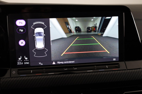 Volkswagen Golf 1.5 eTSI R-Line DSG (Automaat) | Verlengde garantie | Panorama dak | Harman Kardon | Head Up Display | Matrix koplampen | Standkachel |