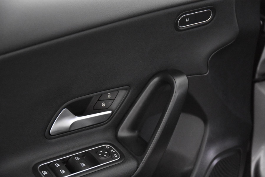 Mercedes-Benz A-Klasse 160 Style *1ste Eigenaar*Navigatie*DAB*camera*Stoelverwarming*