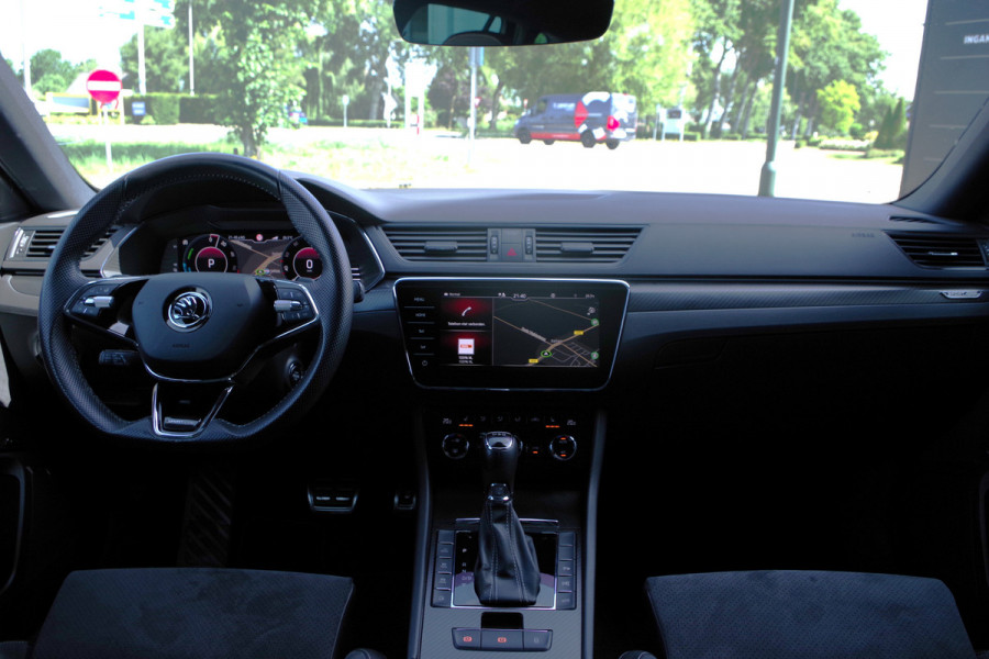 Škoda Superb Combi 1.4 TSI iV Sportline Business 218 PK PHEV, Panoramadak, Trekhaak, Winterpakket,