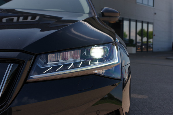 Škoda Superb Combi 1.4 TSI iV Sportline Business 218 PK PHEV, Panoramadak, Trekhaak, Winterpakket,