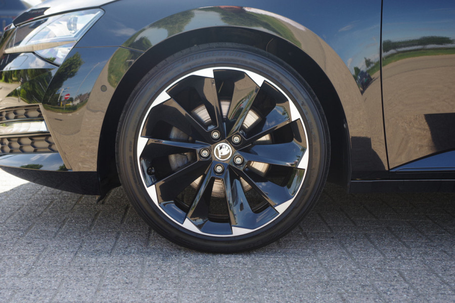 Škoda Superb Combi 1.4 TSI iV Sportline Business 218 PK PHEV, Panoramadak, Trekhaak, Winterpakket,