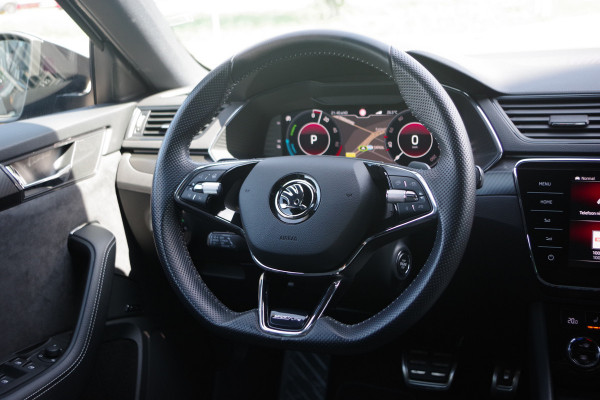 Škoda Superb Combi 1.4 TSI iV Sportline Business 218 PK PHEV, Panoramadak, Trekhaak, Winterpakket,