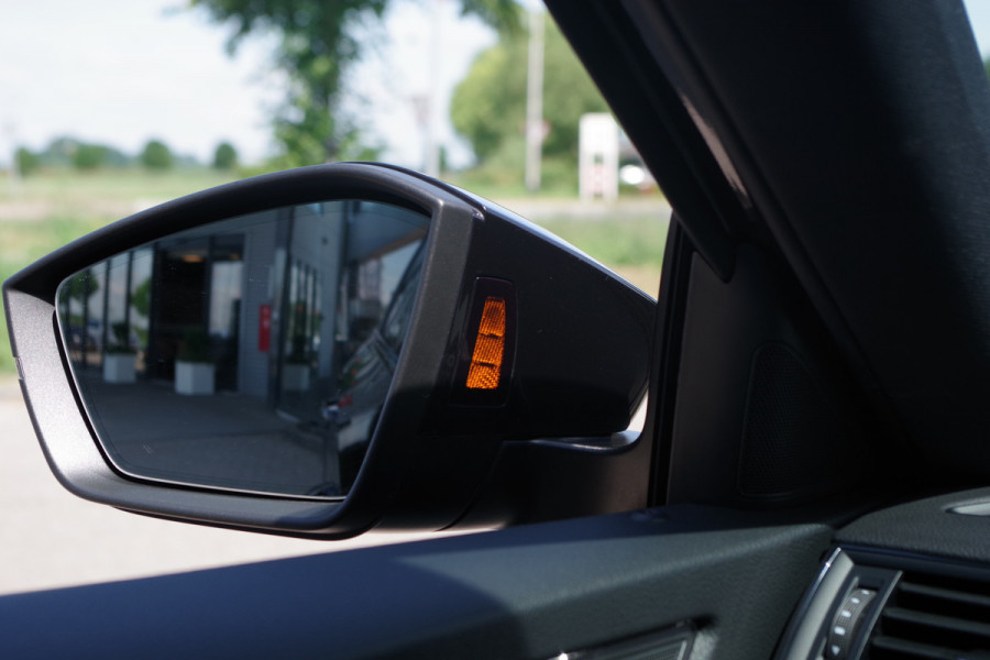 Škoda Superb Combi 1.4 TSI iV Sportline Business 218 PK PHEV, Panoramadak, Trekhaak, Winterpakket,