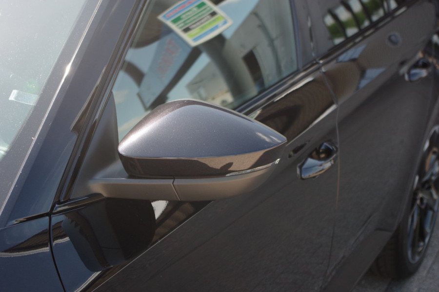 Škoda Superb Combi 1.4 TSI iV Sportline Business 218 PK PHEV, Panoramadak, Trekhaak, Winterpakket,