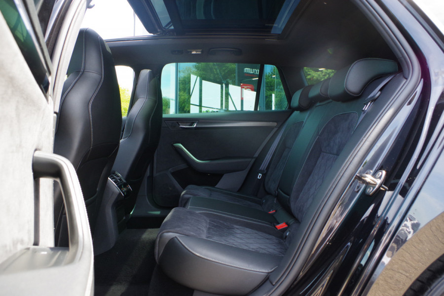 Škoda Superb Combi 1.4 TSI iV Sportline Business 218 PK PHEV, Panoramadak, Trekhaak, Winterpakket,