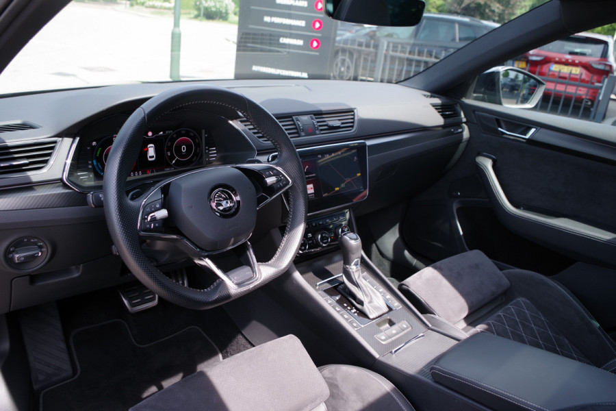 Škoda Superb Combi 1.4 TSI iV Sportline Business 218 PK PHEV, Panoramadak, Trekhaak, Winterpakket,
