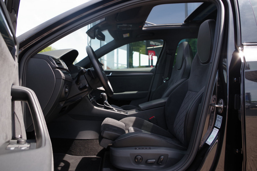 Škoda Superb Combi 1.4 TSI iV Sportline Business 218 PK PHEV, Panoramadak, Trekhaak, Winterpakket,