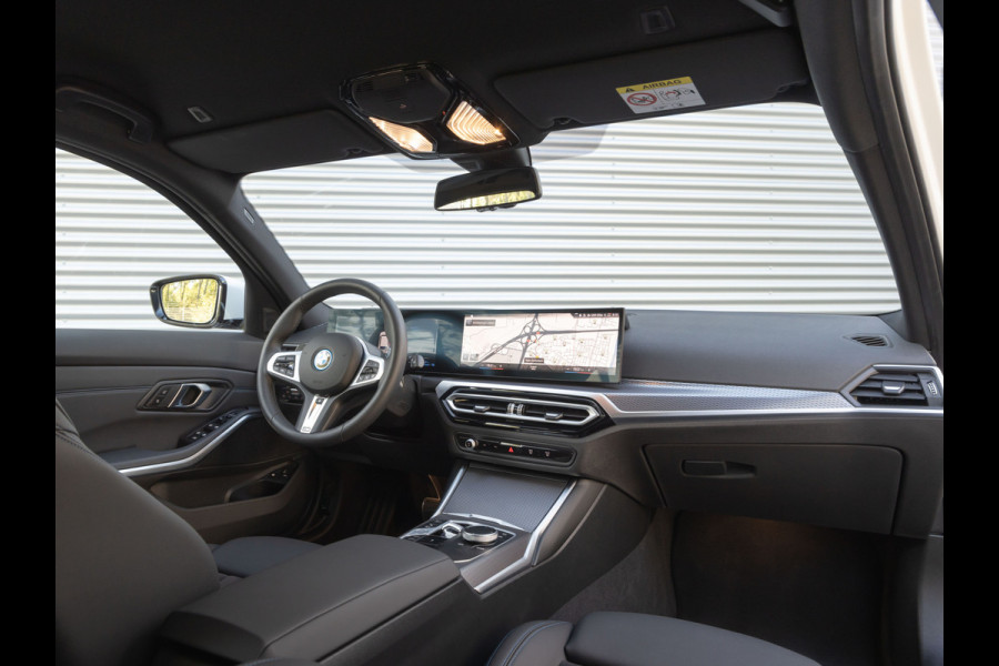BMW 3 Serie Touring 330e M-Sport - ACC - Trekhaak - Hifi - Stuurwiel verwarmd - Camera