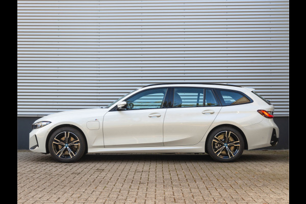 BMW 3 Serie Touring 330e M-Sport - ACC - Trekhaak - Hifi - Stuurwiel verwarmd - Camera