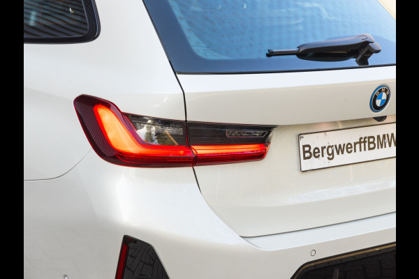 BMW 3 Serie Touring 330e M-Sport - ACC - Trekhaak - Hifi - Stuurwiel verwarmd - Camera