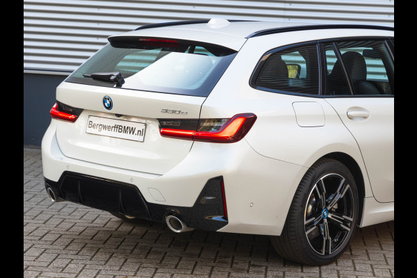 BMW 3 Serie Touring 330e M-Sport - ACC - Trekhaak - Hifi - Stuurwiel verwarmd - Camera