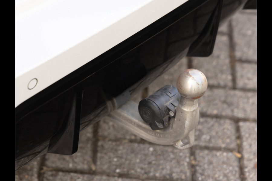 BMW 3 Serie Touring 330e M-Sport - ACC - Trekhaak - Hifi - Stuurwiel verwarmd - Camera