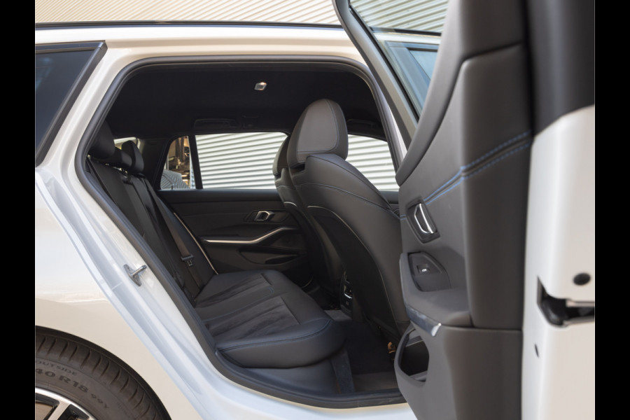 BMW 3 Serie Touring 330e M-Sport - ACC - Trekhaak - Hifi - Stuurwiel verwarmd - Camera