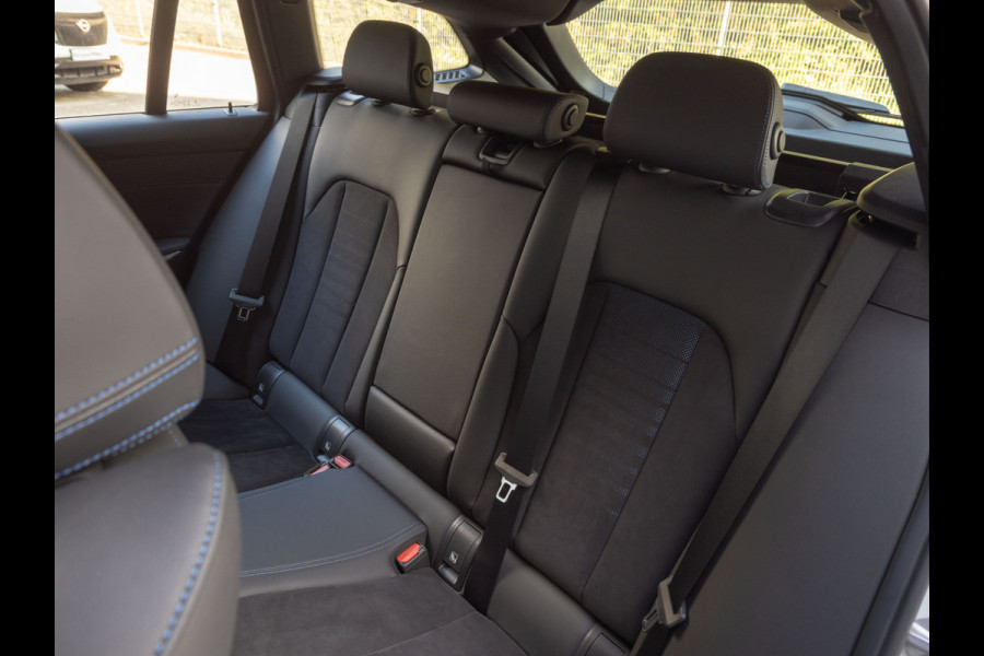 BMW 3 Serie Touring 330e M-Sport - ACC - Trekhaak - Hifi - Stuurwiel verwarmd - Camera