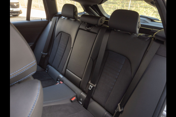 BMW 3 Serie Touring 330e M-Sport - ACC - Trekhaak - Hifi - Stuurwiel verwarmd - Camera