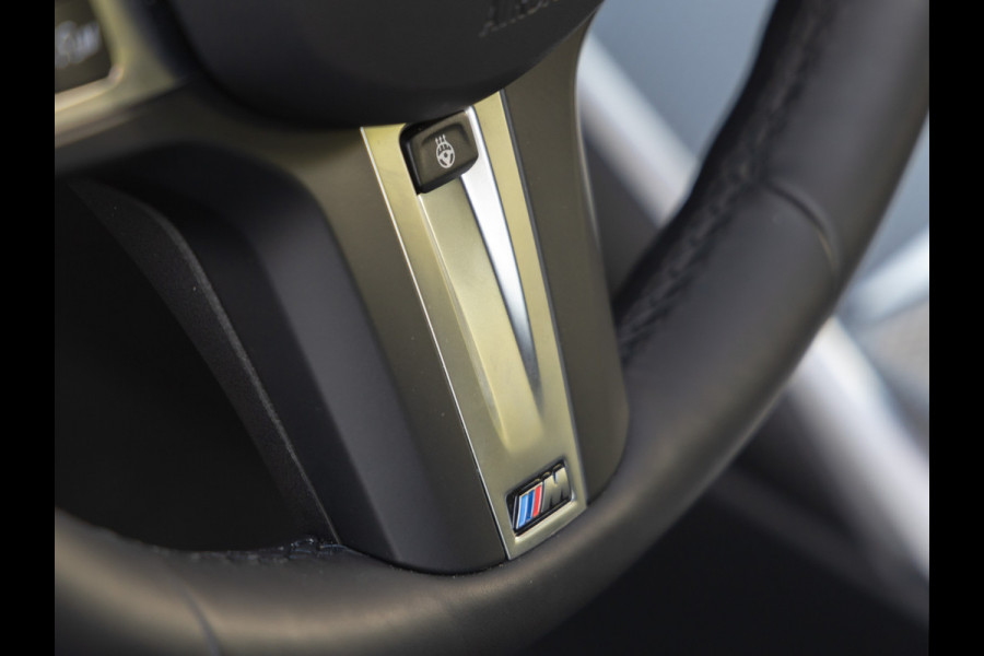 BMW 3 Serie Touring 330e M-Sport - ACC - Trekhaak - Hifi - Stuurwiel verwarmd - Camera