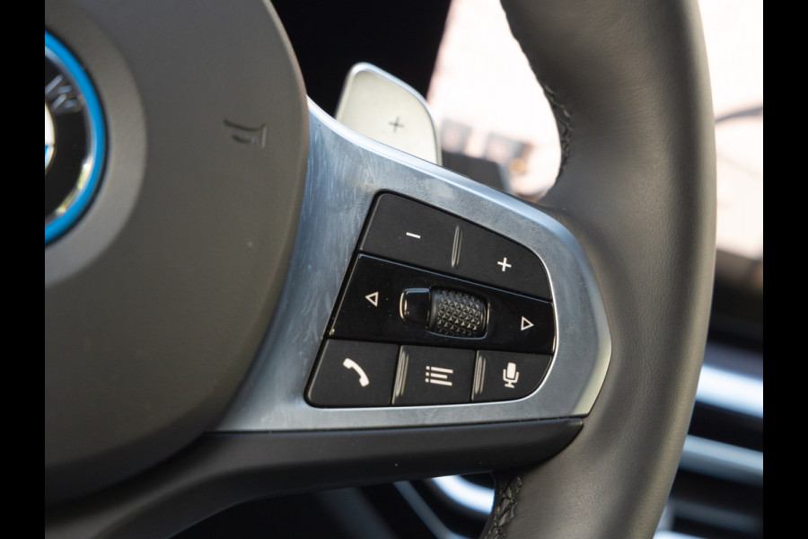 BMW 3 Serie Touring 330e M-Sport - ACC - Trekhaak - Hifi - Stuurwiel verwarmd - Camera