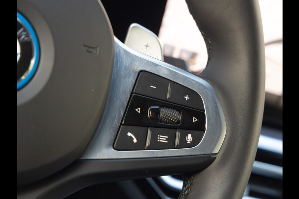 BMW 3 Serie Touring 330e M-Sport - ACC - Trekhaak - Hifi - Stuurwiel verwarmd - Camera