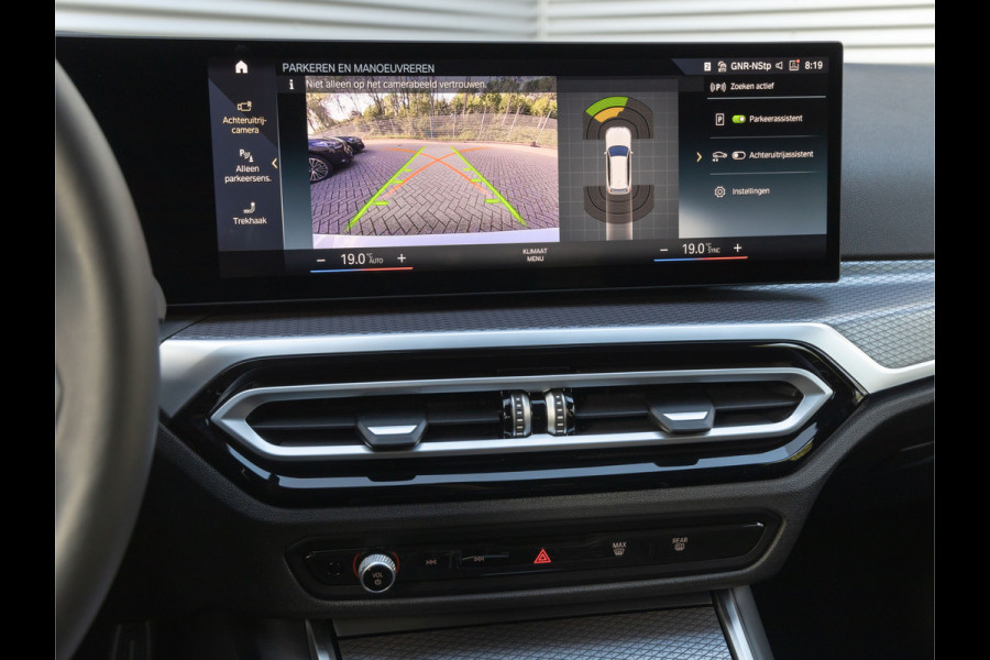 BMW 3 Serie Touring 330e M-Sport - ACC - Trekhaak - Hifi - Stuurwiel verwarmd - Camera