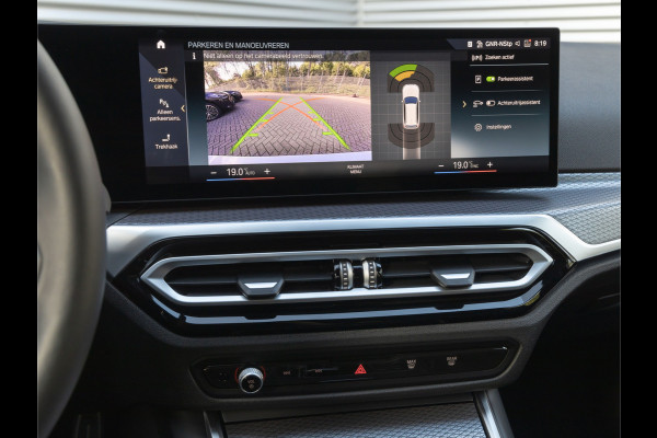 BMW 3 Serie Touring 330e M-Sport - ACC - Trekhaak - Hifi - Stuurwiel verwarmd - Camera