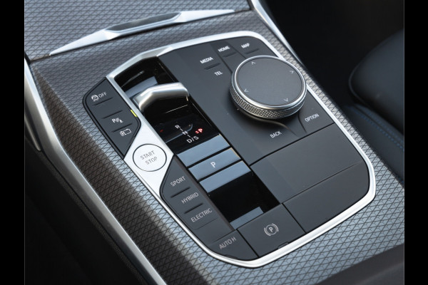 BMW 3 Serie Touring 330e M-Sport - ACC - Trekhaak - Hifi - Stuurwiel verwarmd - Camera