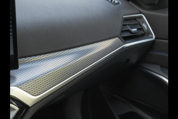 BMW 3 Serie Touring 330e M-Sport - ACC - Trekhaak - Hifi - Stuurwiel verwarmd - Camera