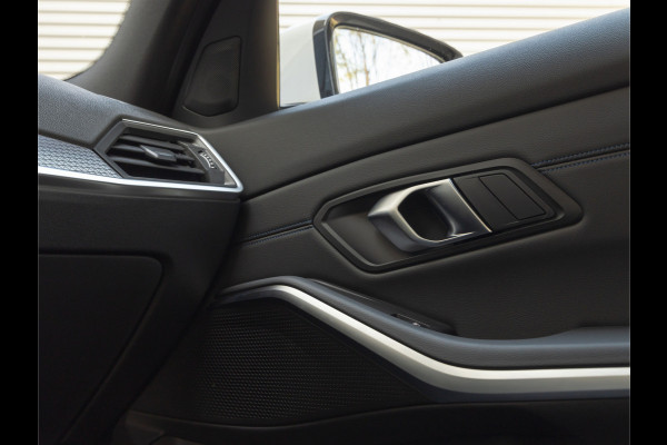 BMW 3 Serie Touring 330e M-Sport - ACC - Trekhaak - Hifi - Stuurwiel verwarmd - Camera