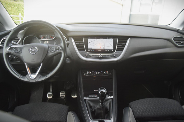 Opel Grandland X 1.2 Turbo Business Executive COMFORT STOELEN/DAKRAILS/RADIO-CD
