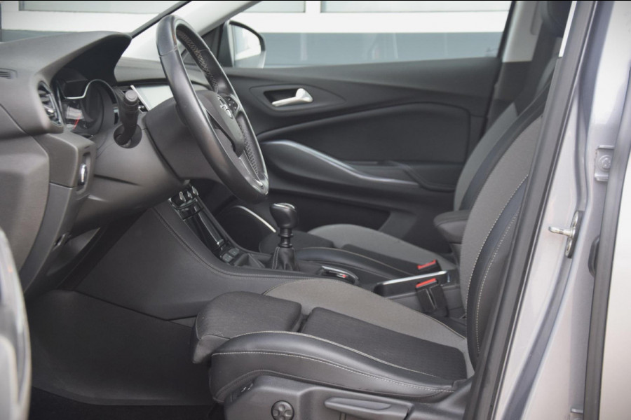 Opel Grandland X 1.2 Turbo Business Executive COMFORT STOELEN/DAKRAILS/RADIO-CD