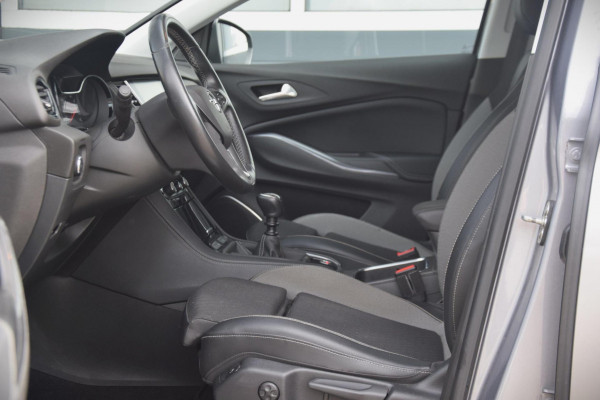 Opel Grandland X 1.2 Turbo Business Executive COMFORT STOELEN/DAKRAILS/RADIO-CD
