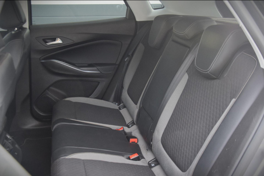 Opel Grandland X 1.2 Turbo Business Executive COMFORT STOELEN/DAKRAILS/RADIO-CD