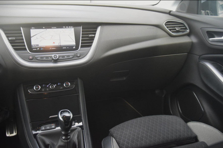 Opel Grandland X 1.2 Turbo Business Executive COMFORT STOELEN/DAKRAILS/RADIO-CD