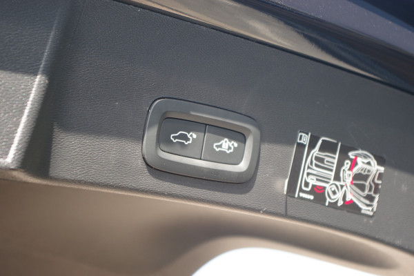 Volvo XC40 1.5 T5 263 PK Recharge Inscription PHEV, Leder, Trekhaak, 360 Camera, H/K Sound