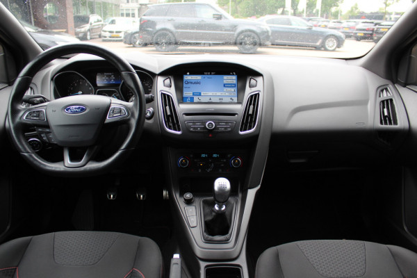 Ford Focus 1.5 ST-Line / Trekhaak / Navigatie / Parkeerhulp V+A / 18'' / Xenon / Cruise Control