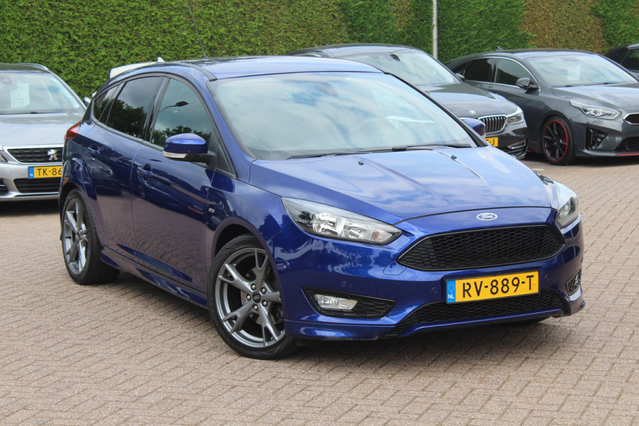 Ford Focus 1.5 ST-Line / Trekhaak / Navigatie / Parkeerhulp V+A / 18'' / Xenon / Cruise Control