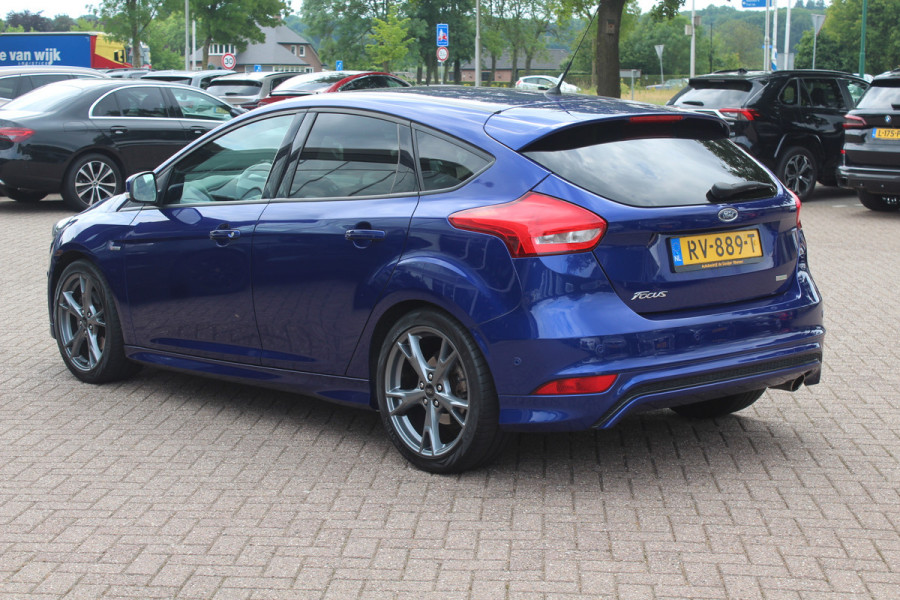 Ford Focus 1.5 ST-Line / Trekhaak / Navigatie / Parkeerhulp V+A / 18'' / Xenon / Cruise Control