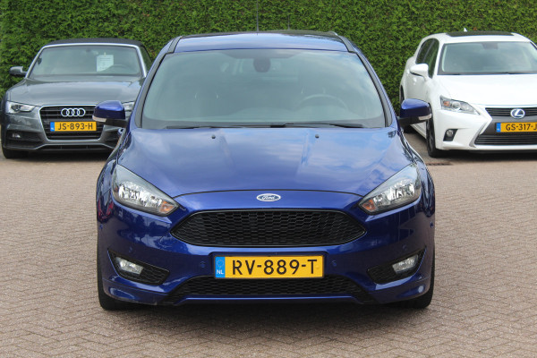 Ford Focus 1.5 ST-Line / Trekhaak / Navigatie / Parkeerhulp V+A / 18'' / Xenon / Cruise Control