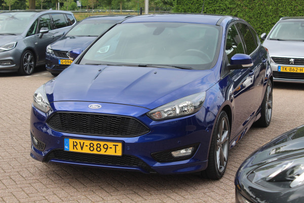 Ford Focus 1.5 ST-Line / Trekhaak / Navigatie / Parkeerhulp V+A / 18'' / Xenon / Cruise Control