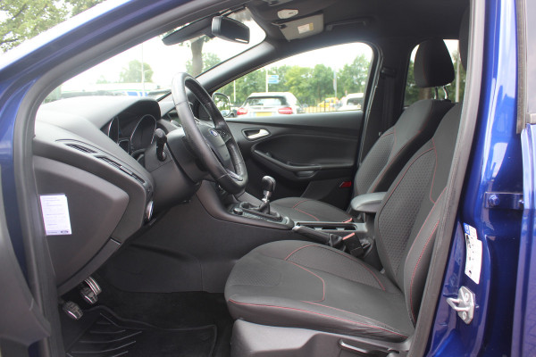 Ford Focus 1.5 ST-Line / Trekhaak / Navigatie / Parkeerhulp V+A / 18'' / Xenon / Cruise Control