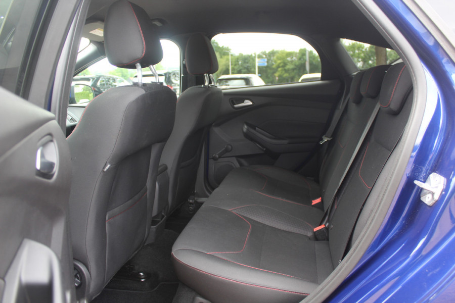 Ford Focus 1.5 ST-Line / Trekhaak / Navigatie / Parkeerhulp V+A / 18'' / Xenon / Cruise Control