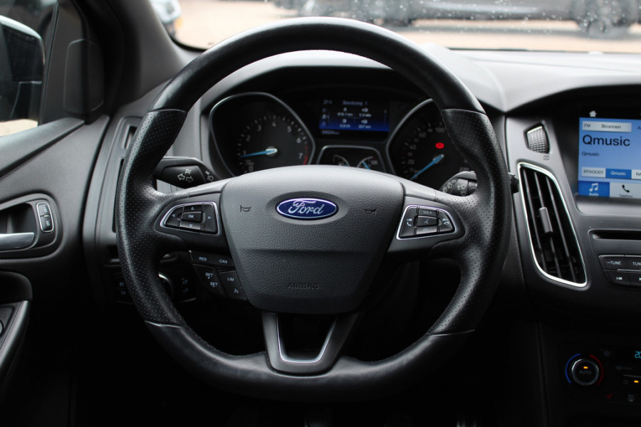 Ford Focus 1.5 ST-Line / Trekhaak / Navigatie / Parkeerhulp V+A / 18'' / Xenon / Cruise Control