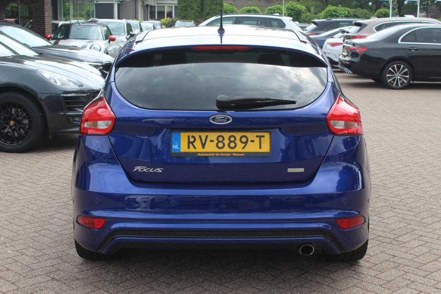 Ford Focus 1.5 ST-Line / Trekhaak / Navigatie / Parkeerhulp V+A / 18'' / Xenon / Cruise Control